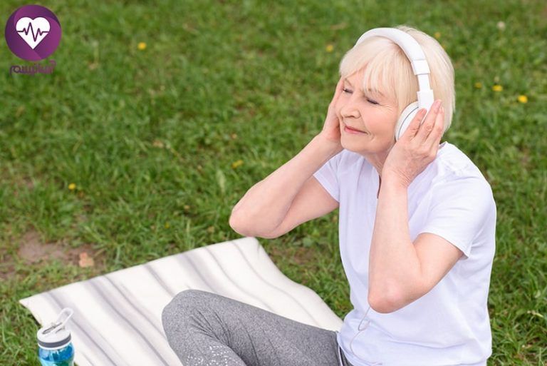 فواید و مزایای گوش کردن آهنگ و موزیک در سالمندان