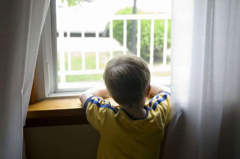 تنهایی کودک در خانه در روان او تاثیر منفی میگذارد