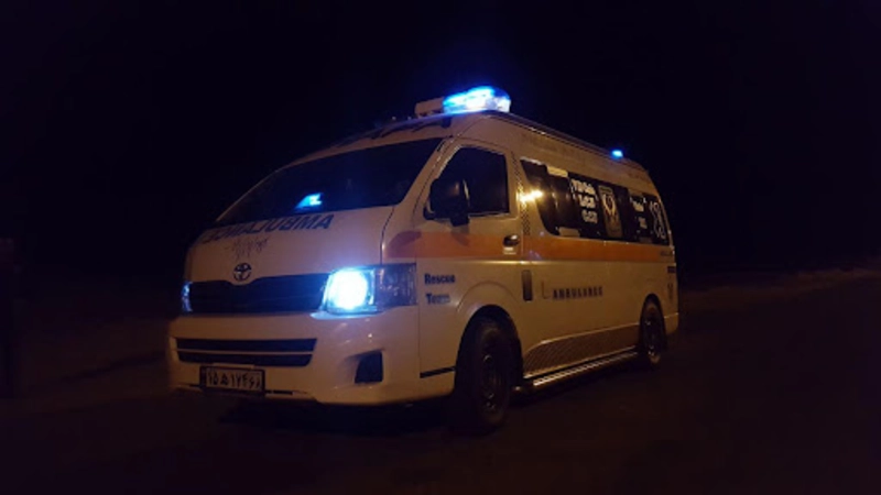 عکس از آمبولانس خصوصی در کرج شب
