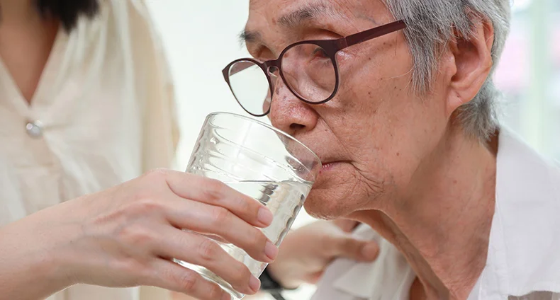 کمبود آب در سالمندان